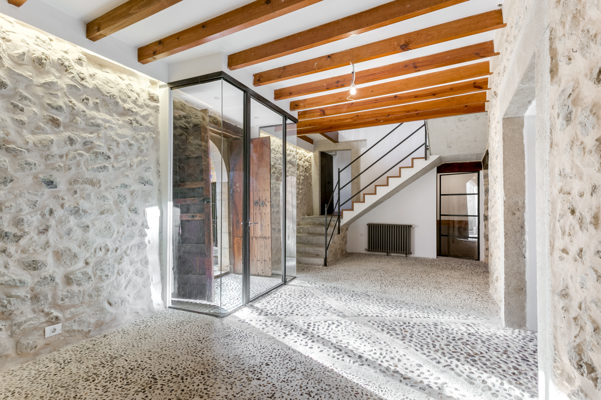 Großes, wunderschön renoviertes Haus in Selva mit Pool, Garage und