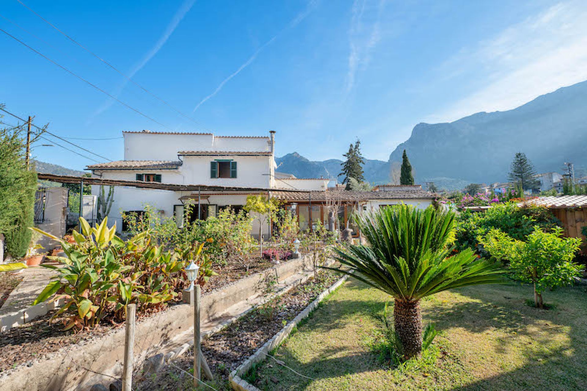 Zentral gelegenes Stadthaus mit Garten in Soller kaufen
