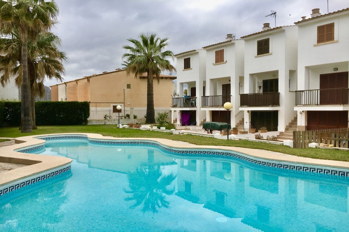 Bezauberndes Reihenhaus mit Garage und Gemeinschaftspool in Port de