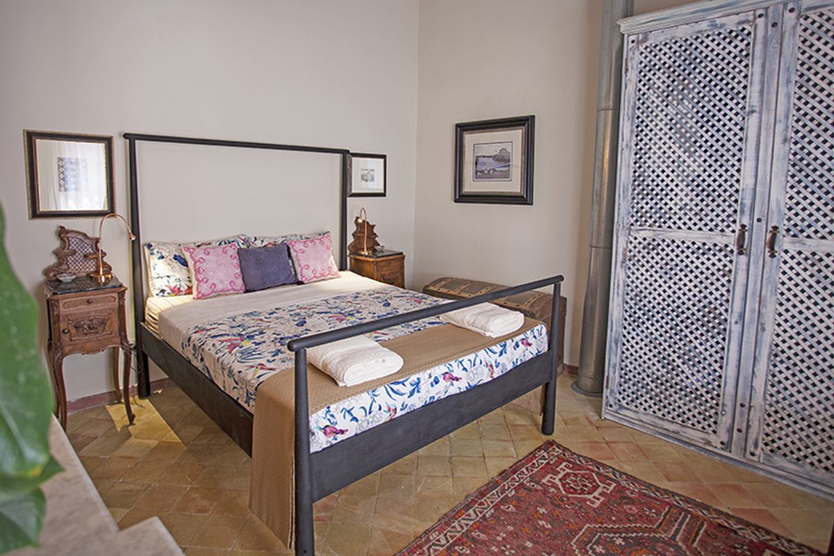 Cosy, quiet town house with a lovely patio and several terraces in