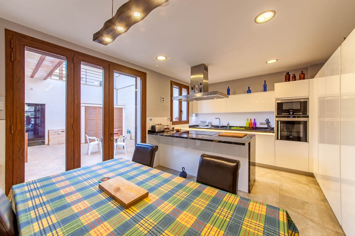 Modernes, komplett neu gebautes Dorfhaus in Llucmayor zu kaufen