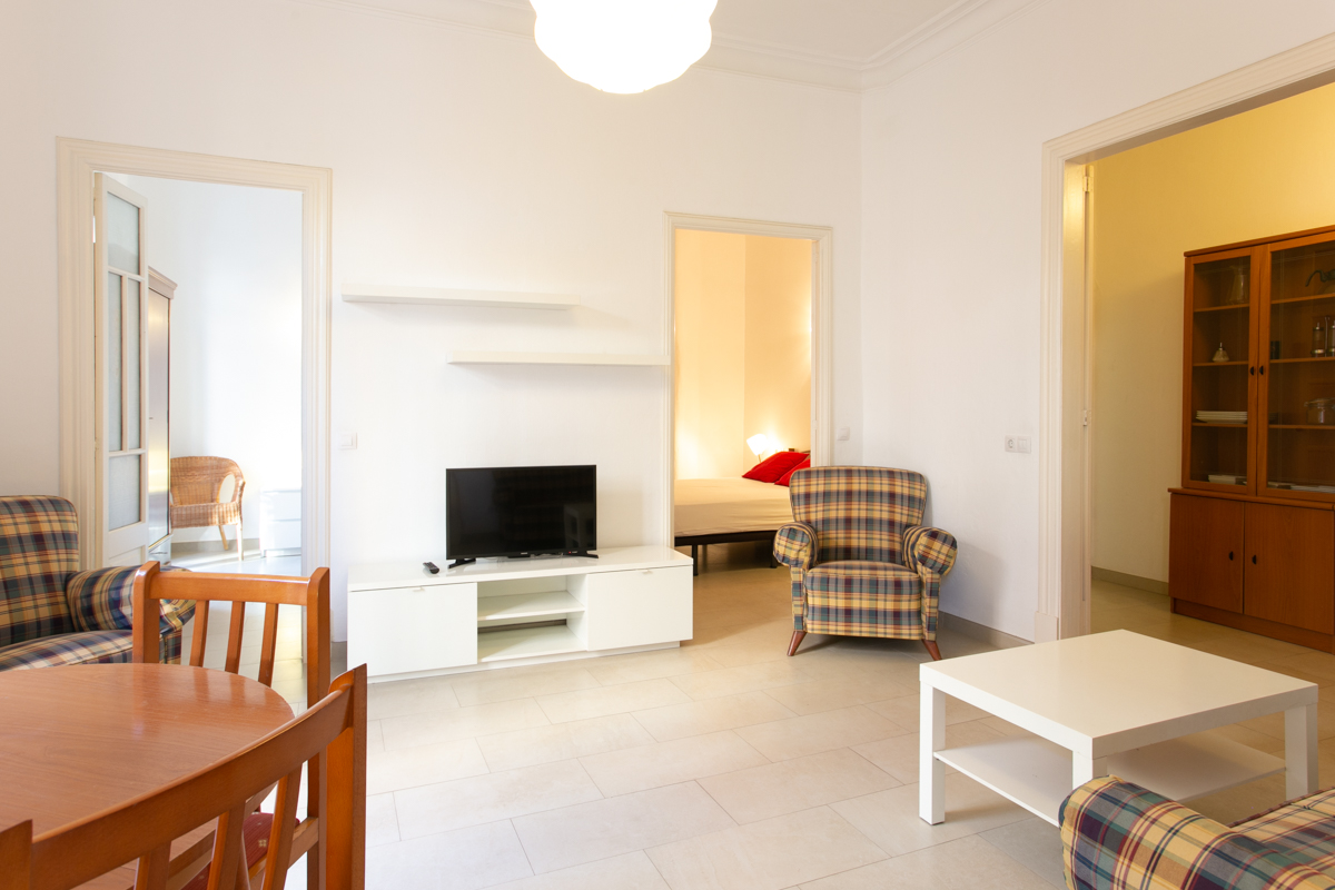 Renoviertes, möbliertes Apartment im Altbaustil in ruhiger Lage im