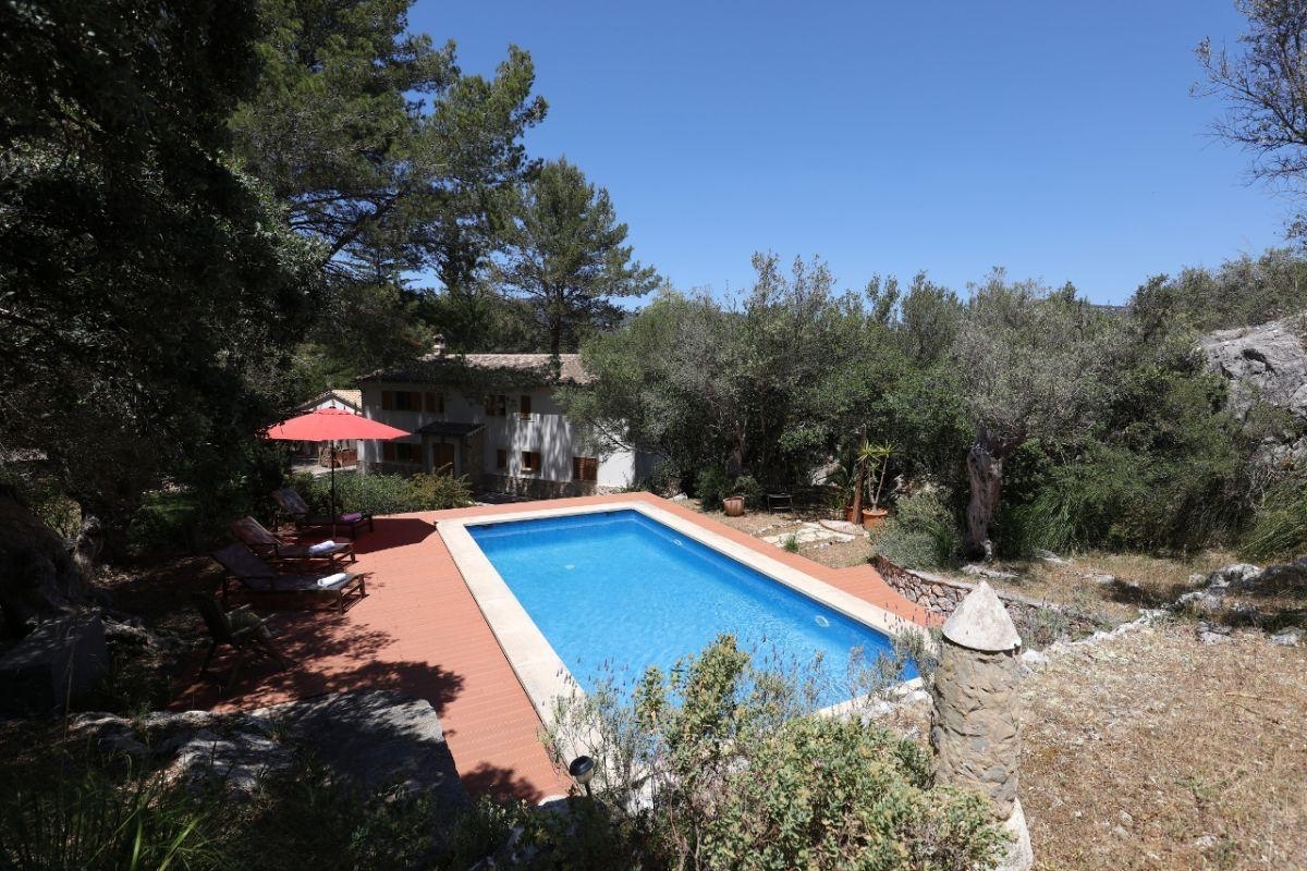 Renovated finca in a nature reserve between Puigpunyent and Galilea-for