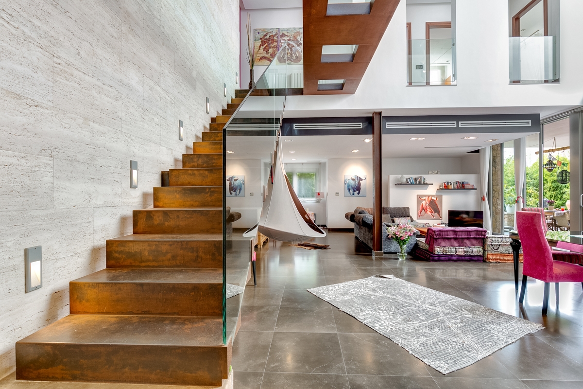 Propiedad llena de luz y con mucho estilo: moderna casa de pueblo con