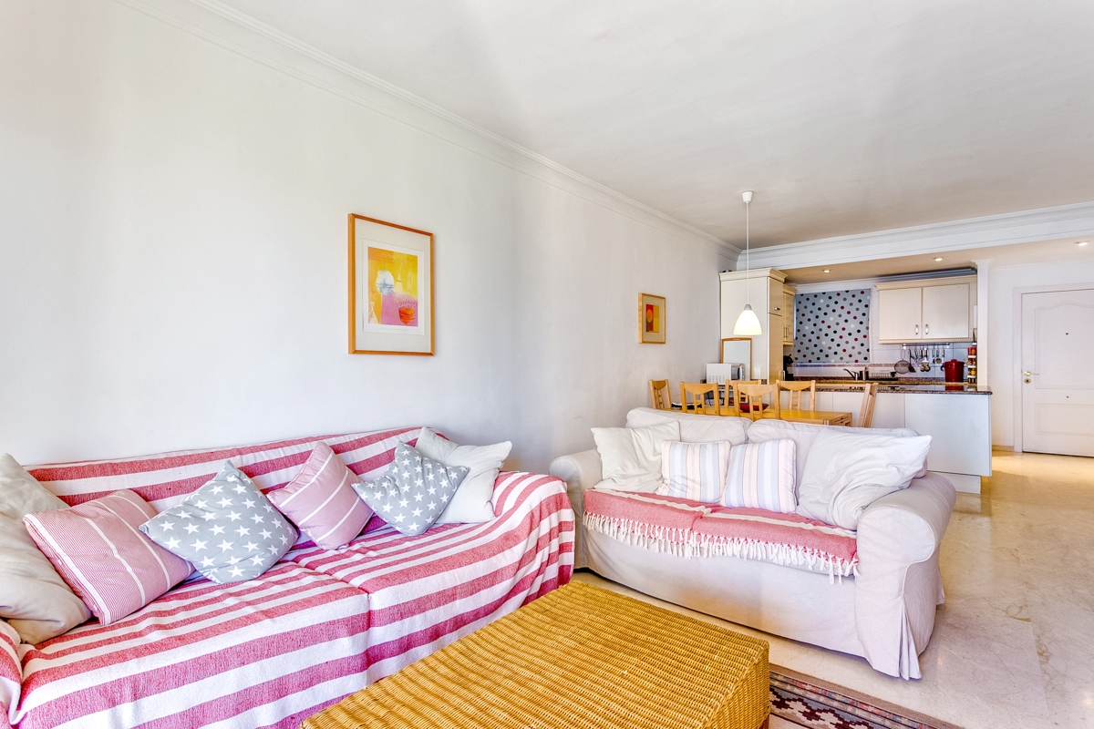 Exclusive apartment on the first sea line-purchase