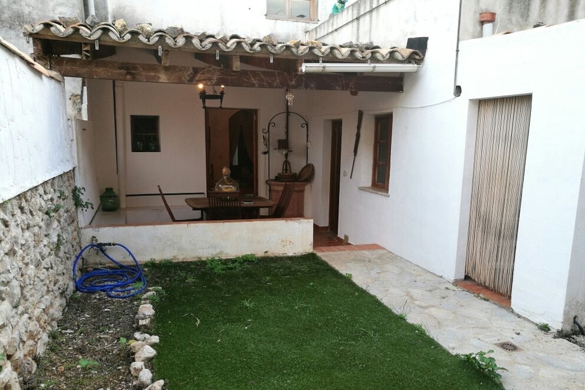 Biniamar: Casa de campo con jardín pequeño y azotea en una ubicación