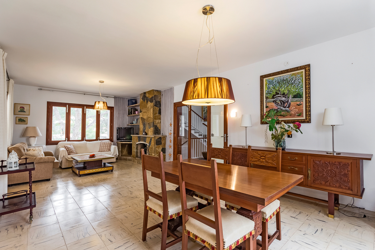 Villa in ruhiger Lage mit vielen Gestaltungsmöglichkeiten in Santa