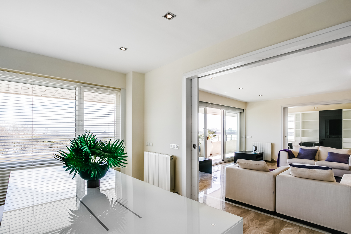 Großzügige Luxuswohnung mit Meerblick und 2 Garagenplätzen in 1. Linie