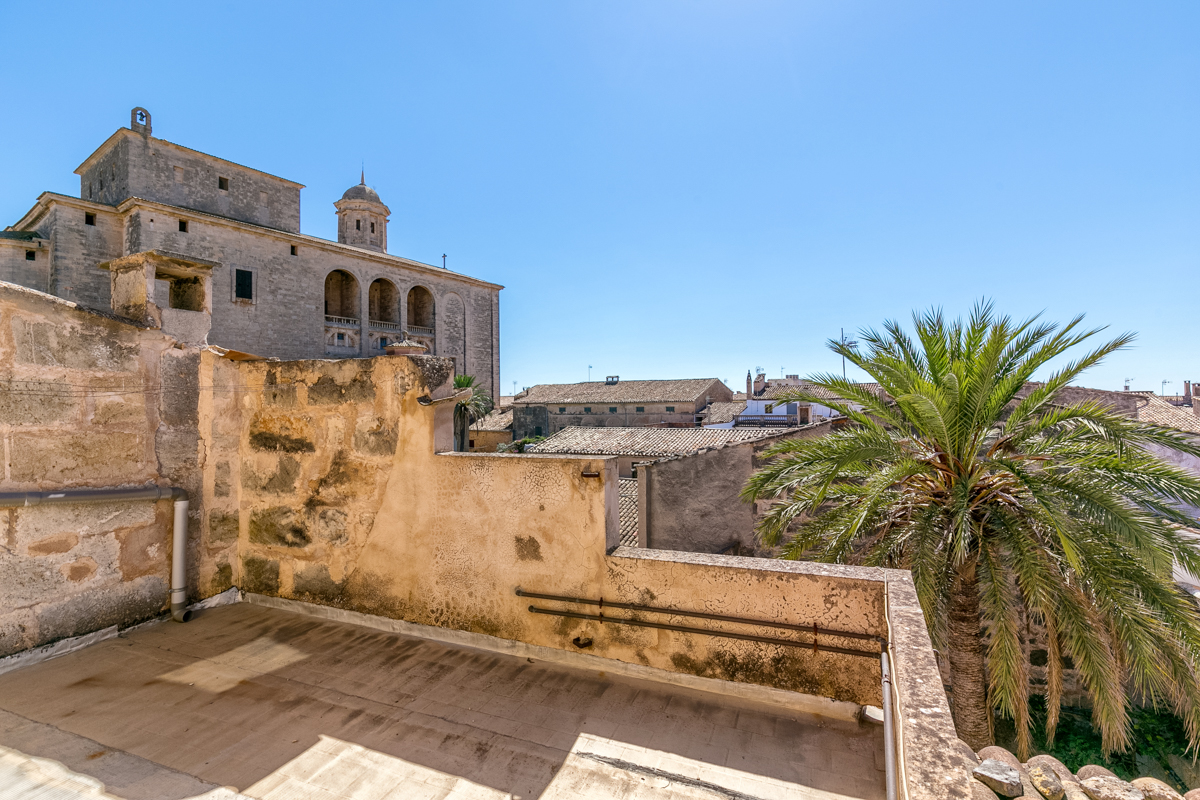 Traditionelles Stadthaus mit vielen historischen Details in Llucmajor