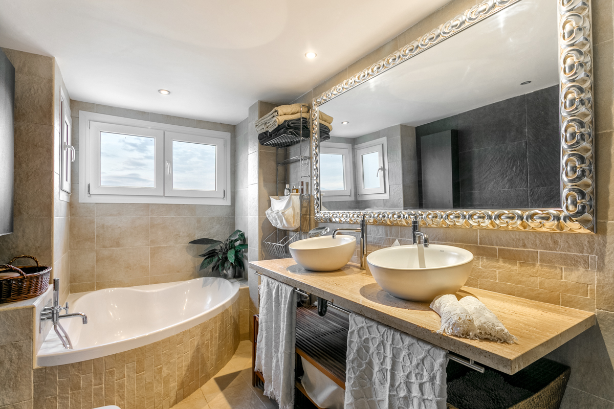 Komfortables, großes Doppelhaus in Sa Cabaneta mit Pool, hübschem