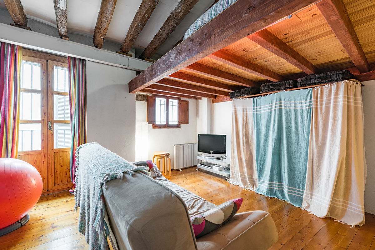 Lovely town house in the popular district of Santa Catalina in Palma