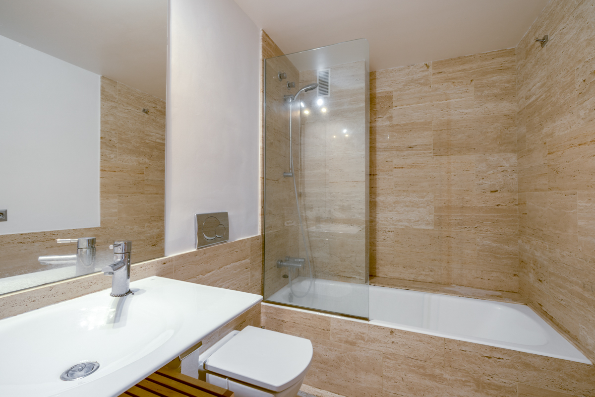 Atractivo apartamento con gran terraza descubierta y piscina