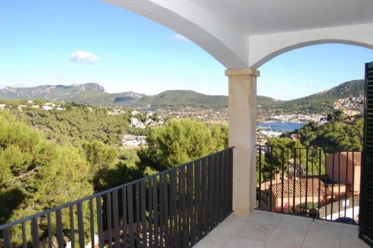 Modernes Apartment mit atemberaubenden Blick auf den Hafen in Port d