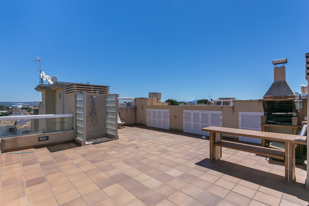 Sehr schöne Penthouse Wohnung mit großzügiger Dachterrasse ...