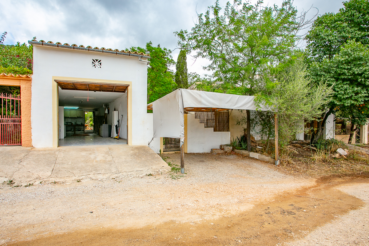 Casa de pueblo de 1900 en Alaró en buen estado con jardín y garaje