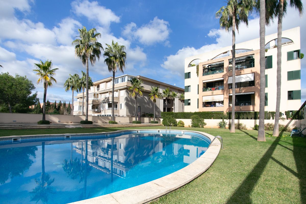 Beautiful apartment with cellar and underground parking in Sa Coma-purchase
