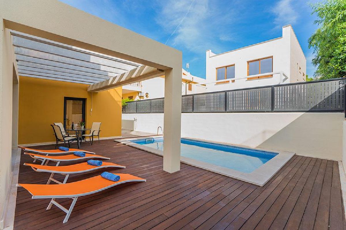 Haus mit Pool, Meerblick und Ferienwohnungslizenz für 6 Personen in