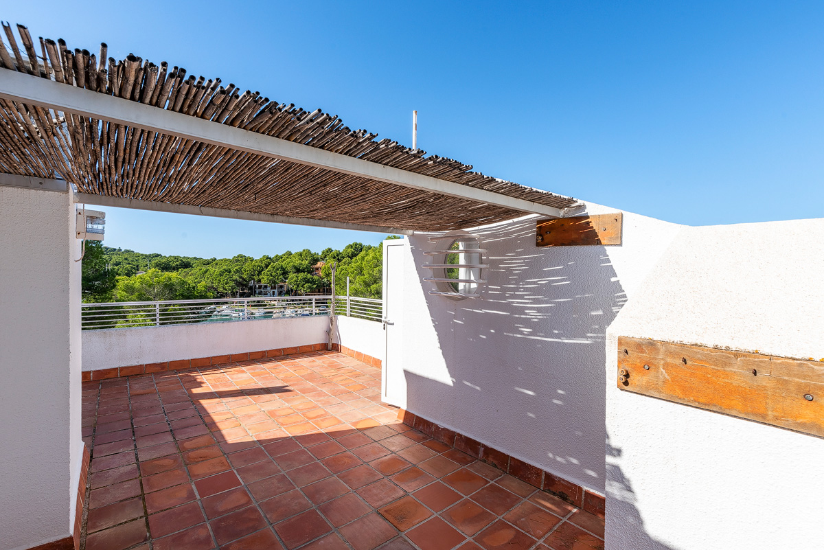 Modernes Penthouse mit romantischen Blick auf den Hafen von Santa Ponsa