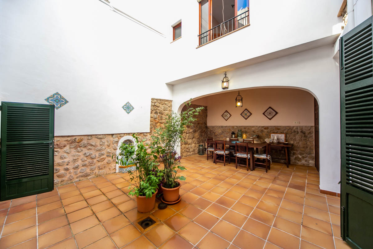 Large house in the centre of Soller with inner patio, terrace and