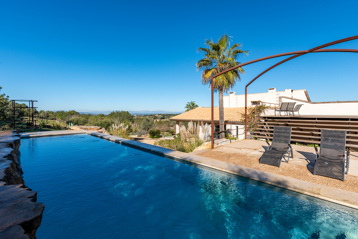 Einzigartige Designfinca mit traumhafter Aussicht und viel Privatsphäre