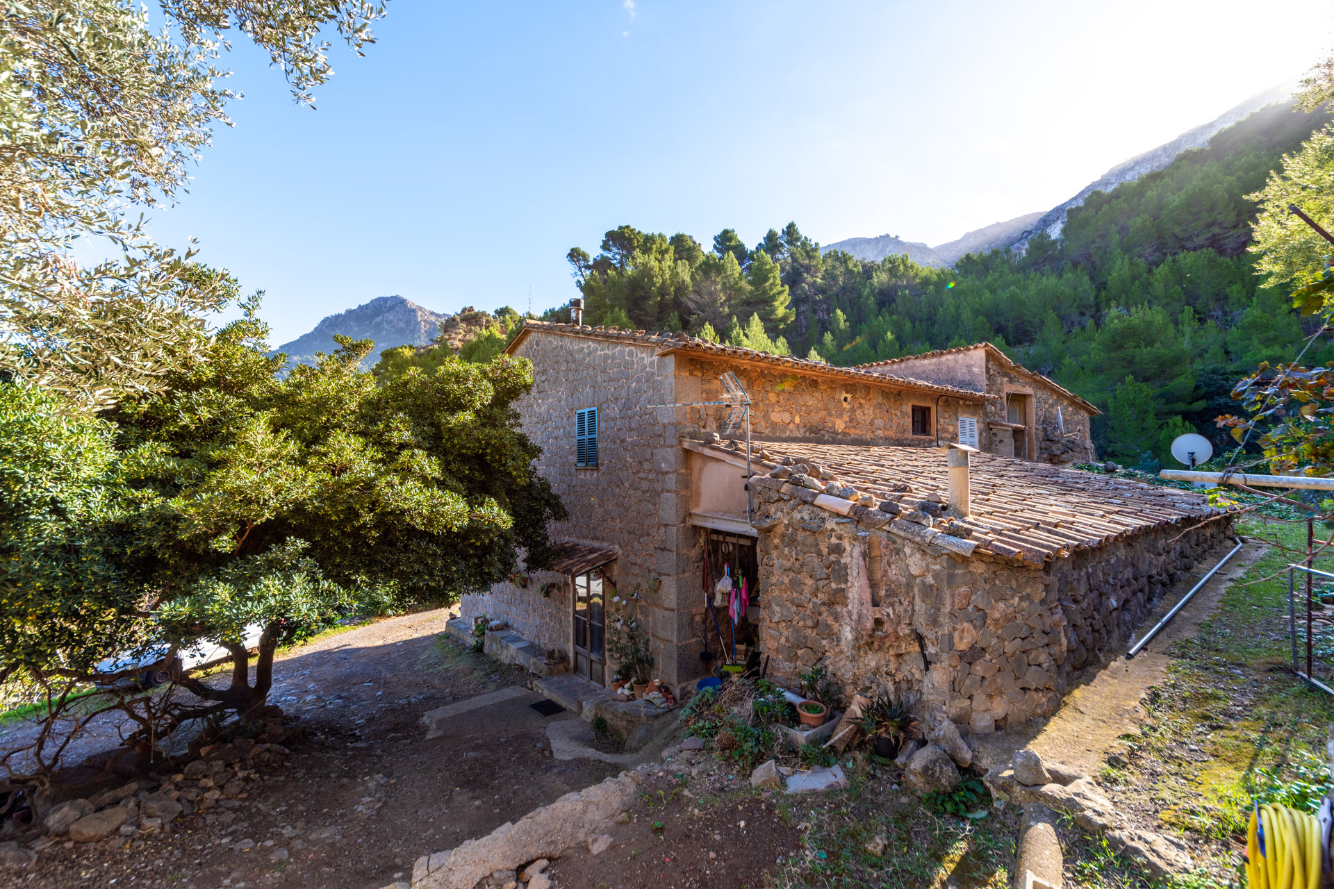 Large rustic finca in the mountains, only a few minutes from Deiapurchase
