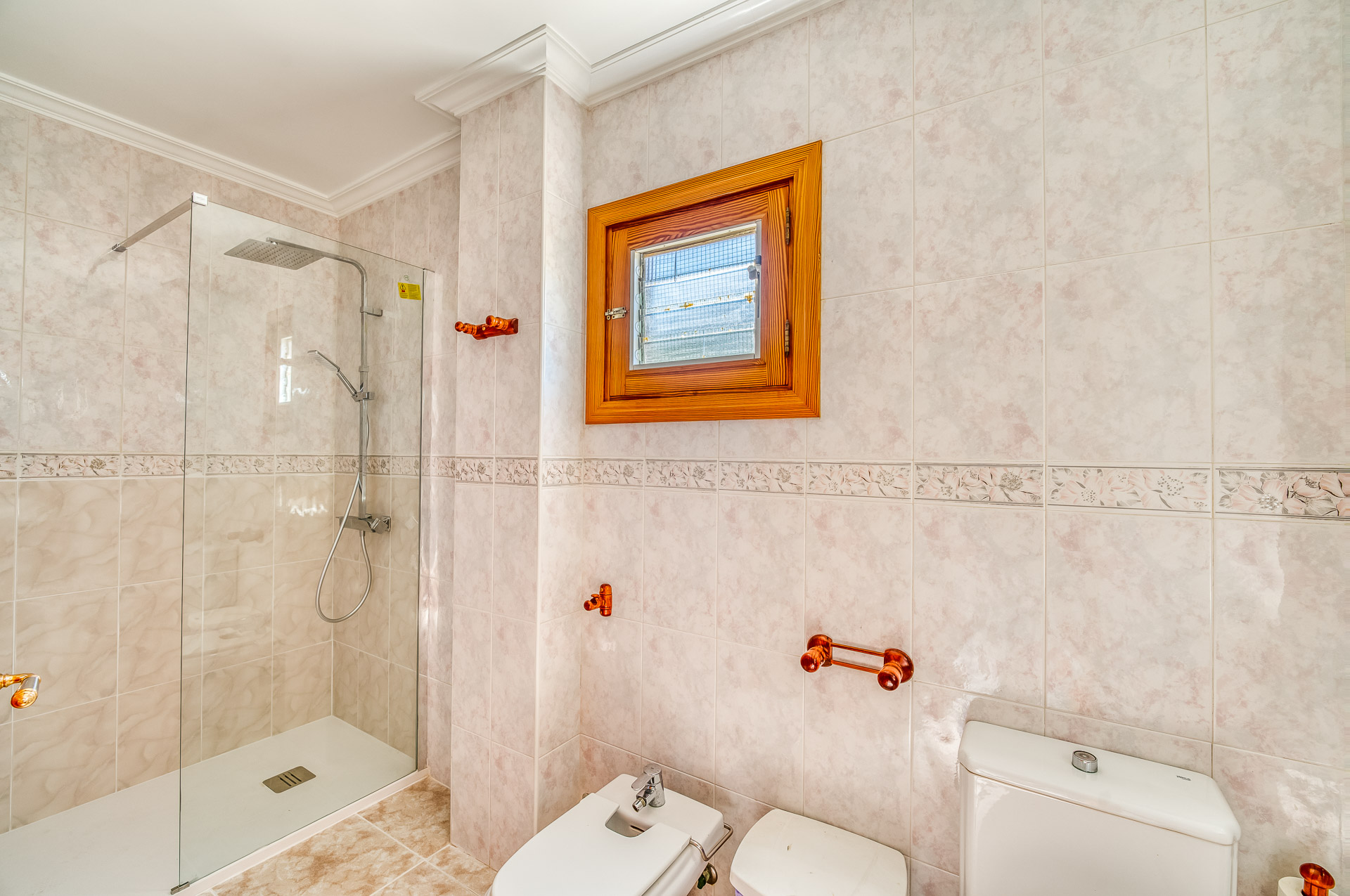 Apartment building on a big plot only a few meters away from the beach