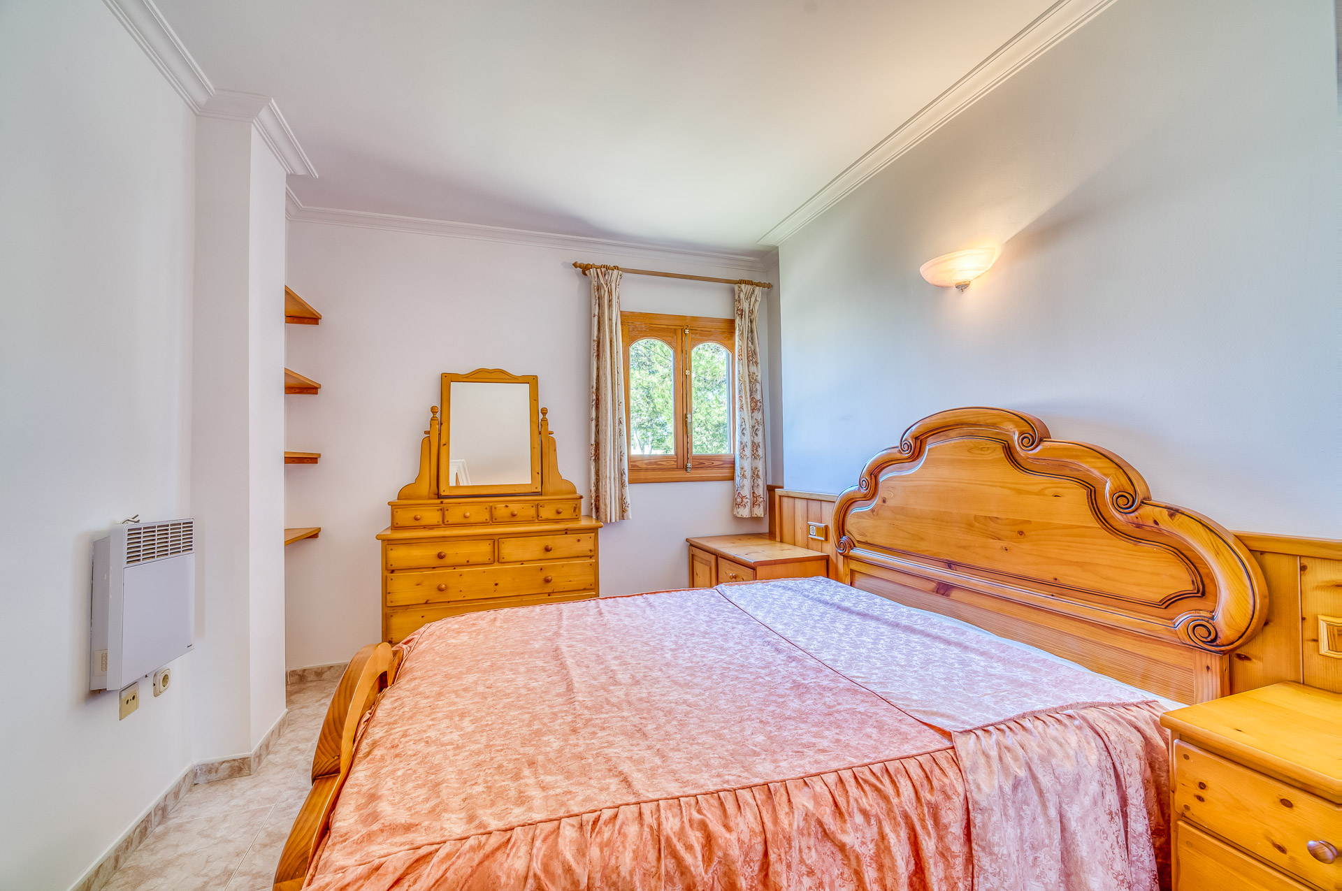 Apartment building on a big plot only a few meters away from the beach