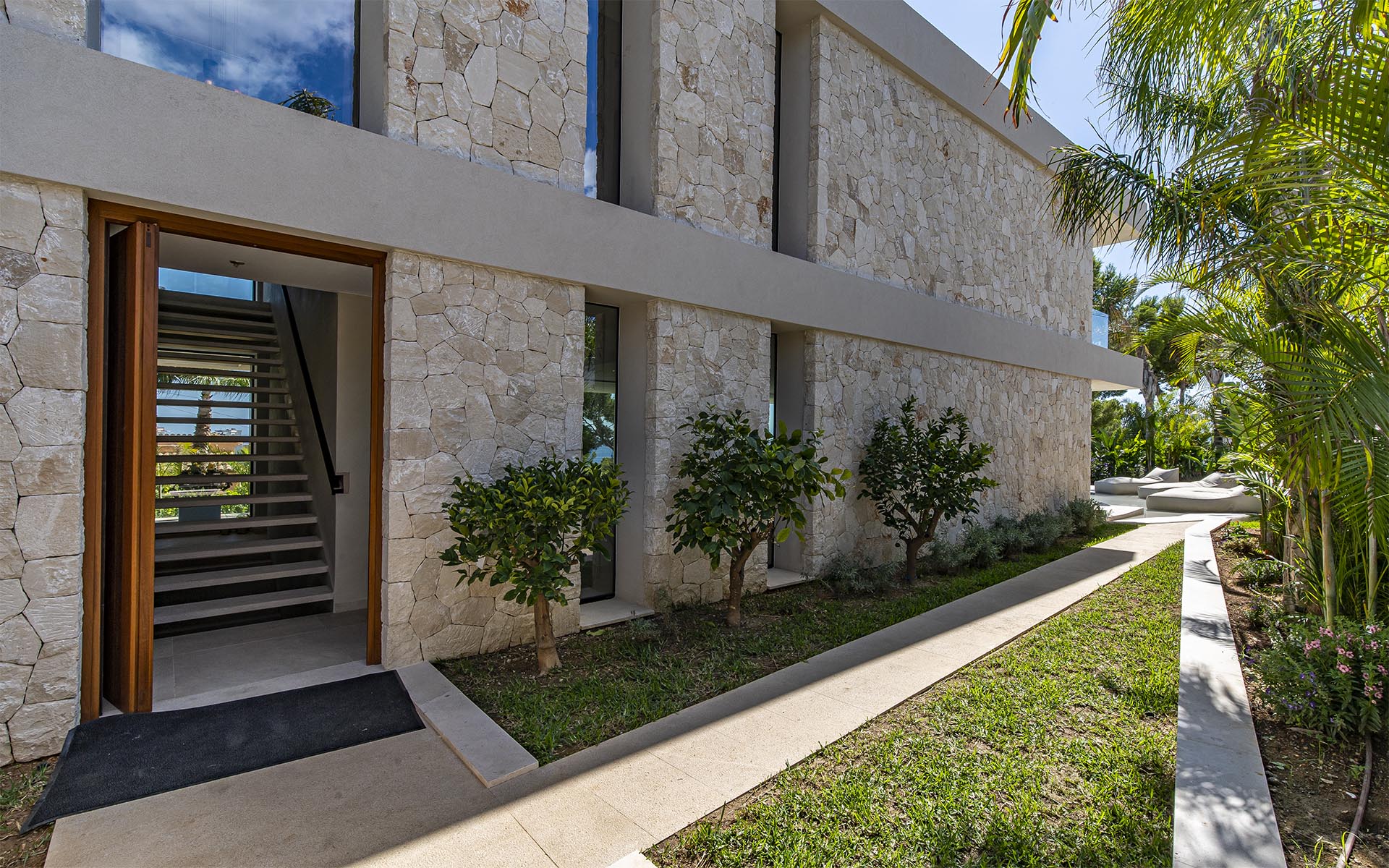 Moderne Villa mit traumhaften Meerblick in Costa d'en Blanes kaufen