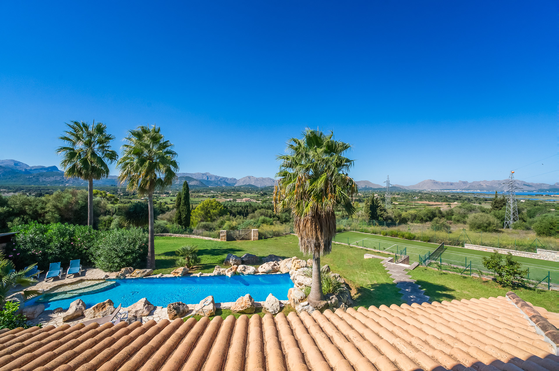 hochqualitative-gro-e-meerblick-finca-mit-pool-tennisplatz-und