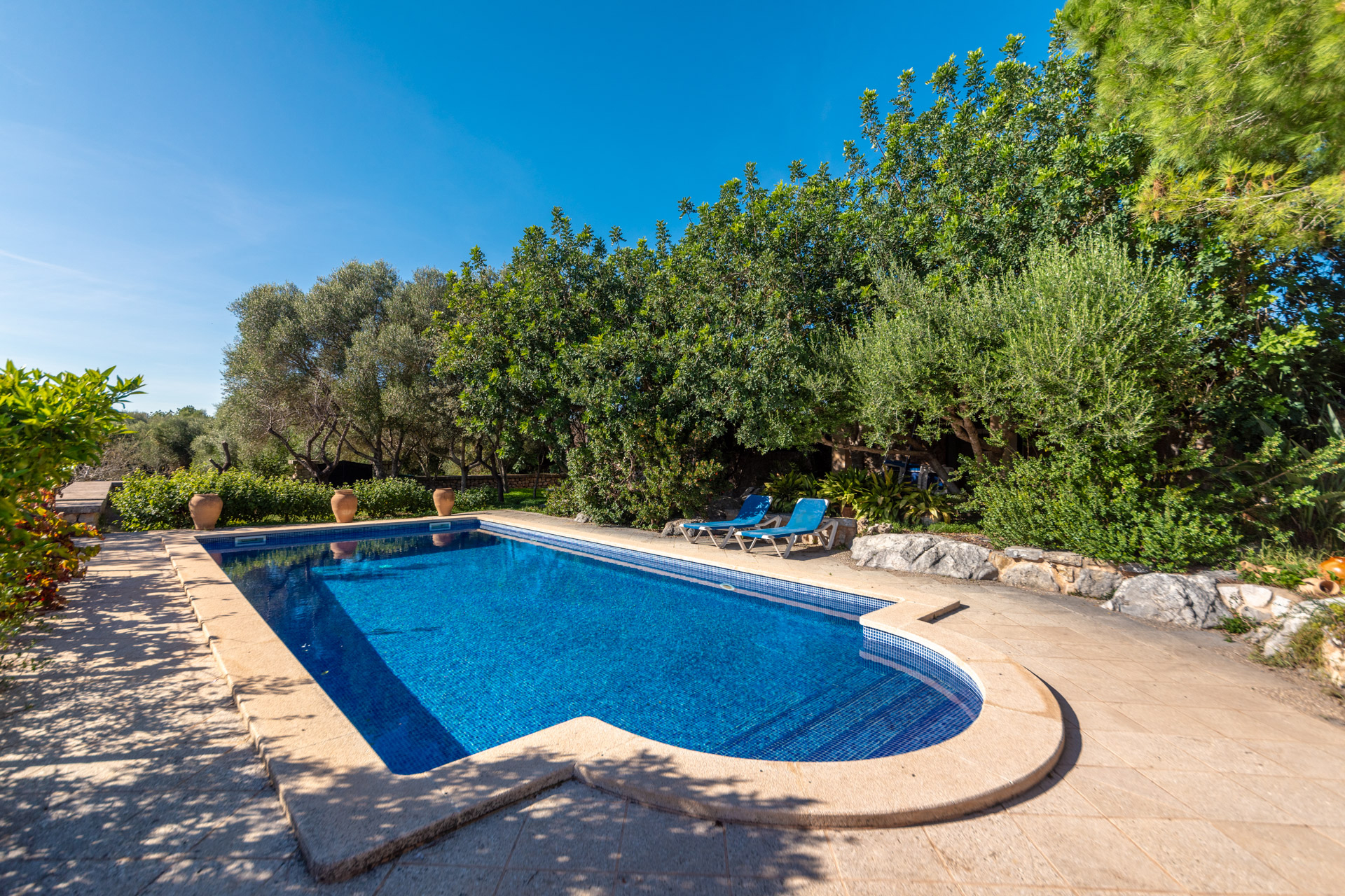 Traditionelle mallorquinische Finca mit Pool, malerischem Garten und